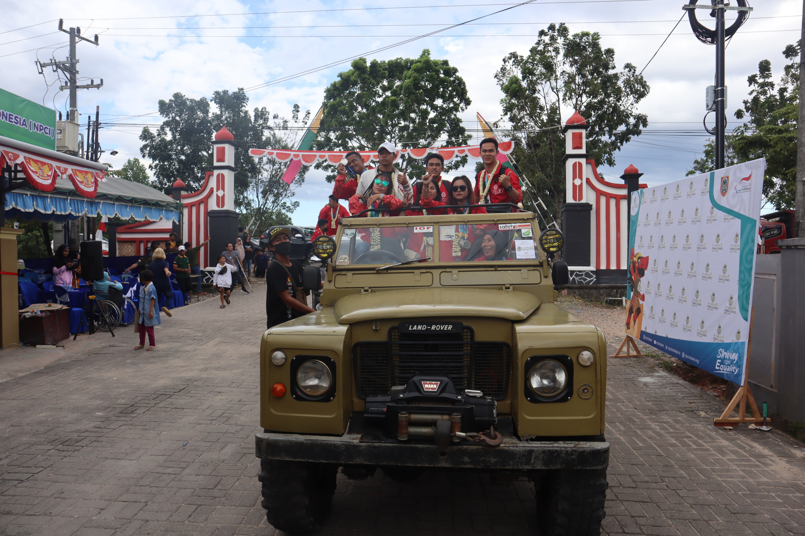 Rebut 10 Emas ASEAN Para Games 2022, Atlet NPC Kalsel Diarak Keliling Kota