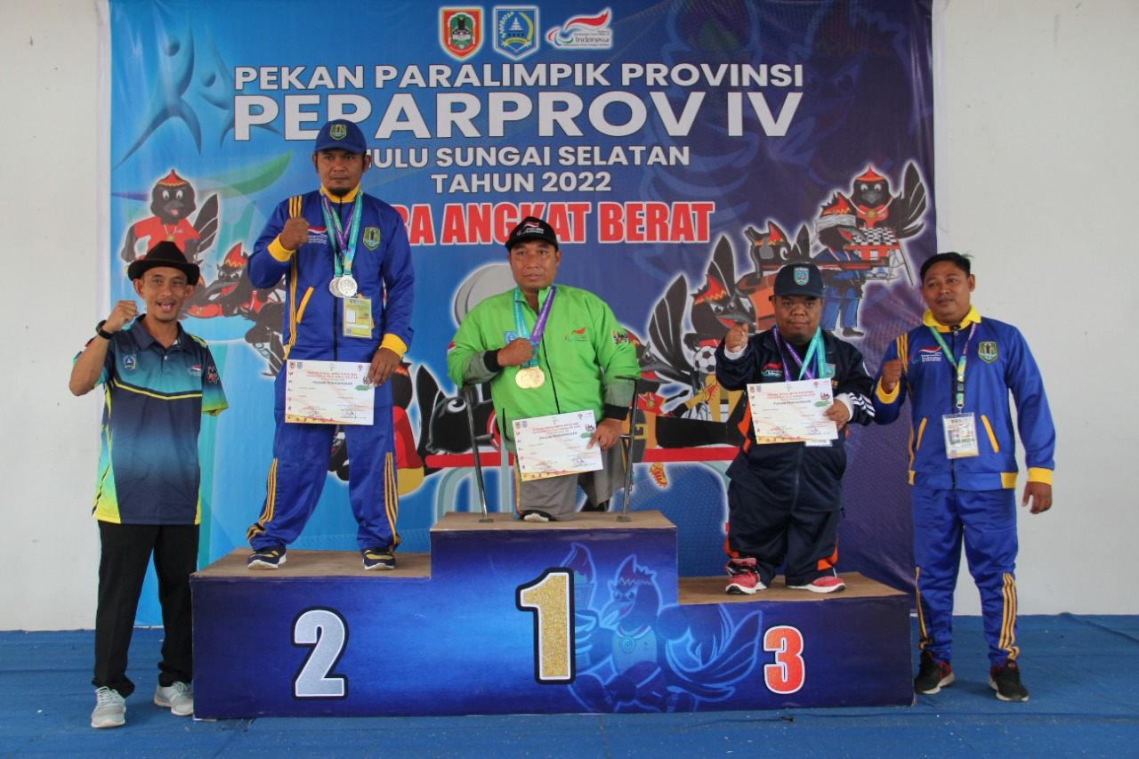 Lifter Tuan Rumah Juara Umum Angkat Berat Peparprov IV