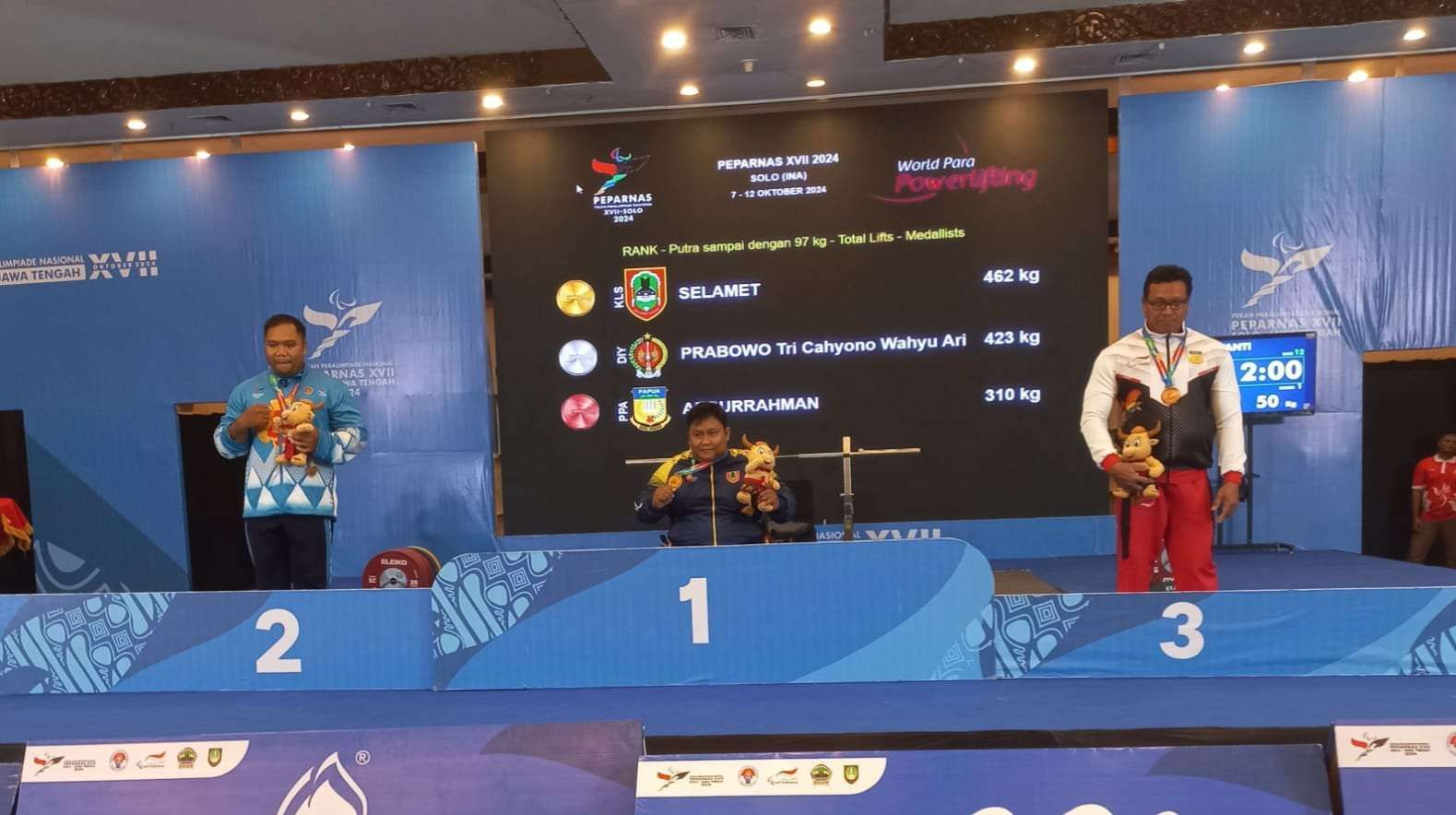 Atlet Angkat Berat Kalsel Sumbang Medali Emas di Peparnas Solo