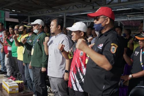Menyanyikan Mars Bergerak saat pembukaan Kejurprov Paralympic Provinsi Kalimantan Selatan Tahun 2022, bertempat di Lapangan NPC Prov. Kalsel.