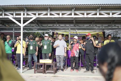 Menyanyikan Mars Bergerak saat pembukaan Kejurprov Paralympic Provinsi Kalimantan Selatan Tahun 2022, bertempat di Lapangan NPC Prov. Kalsel.