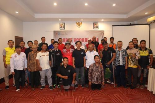 Foto bersama Peserta dan panitia pelaksana Rapat Koordinasi Persiapan Peparprov IV di Kabupaten Hulu Sungai Selatan Tahun 2022