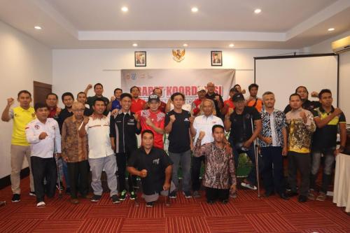 Foto bersama Peserta dan panitia pelaksana Rapat Koordinasi Persiapan Peparprov IV di Kabupaten Hulu Sungai Selatan Tahun 2022