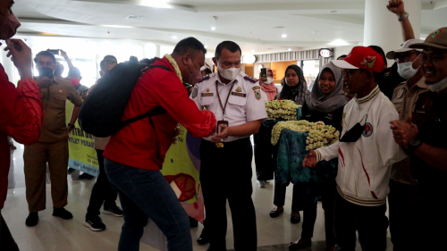 Pejemputan Atlet yang berlaga di 11th Asean Para Games Solo 2022 di Bandara Internasional Syamsudinnor Banjarmasin