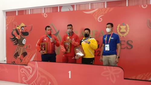 Penyerahan Medali Fauzi Cabang Olahraga Atletik Lari Lompat 11th Asean Para Games Solo 2022