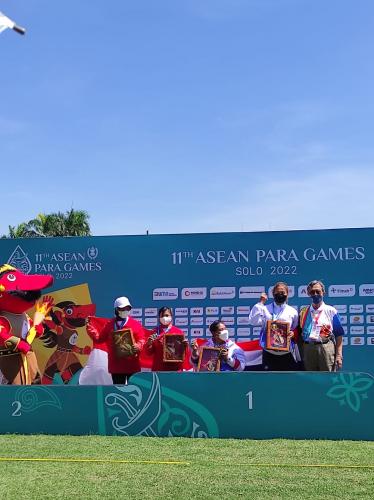 Penyerahan Medali Irma Yunila Cabang Olahraga Panahan 11th Asean Para Games Solo 2022