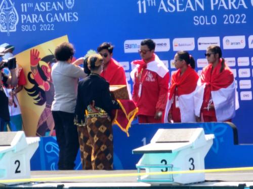 Penyerahan Medali M. Tauhidi Fatahillah Cabang Olahraga Renang 11th Asean Para Games Solo 2022